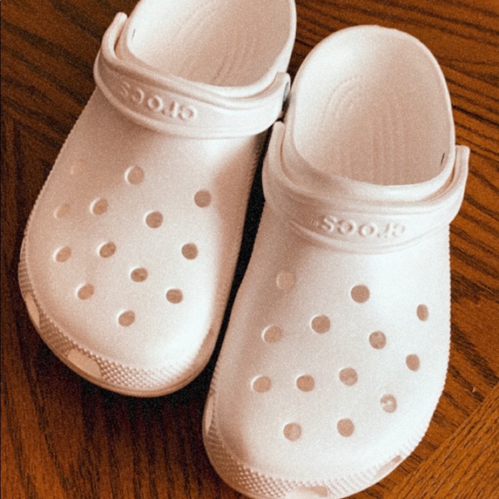 White crocs women’s 10 men’s 8 great condition